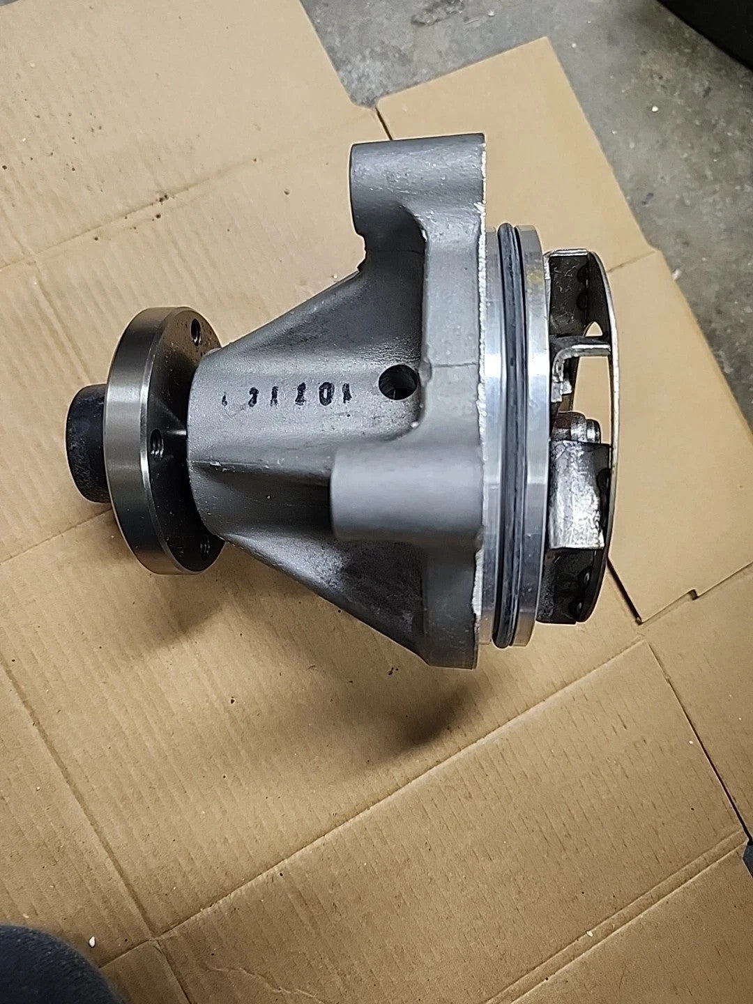 Engine Water Pump Motorcraft Genuine for FORD Lincoln Mercury OEM # 3L3E8501CA